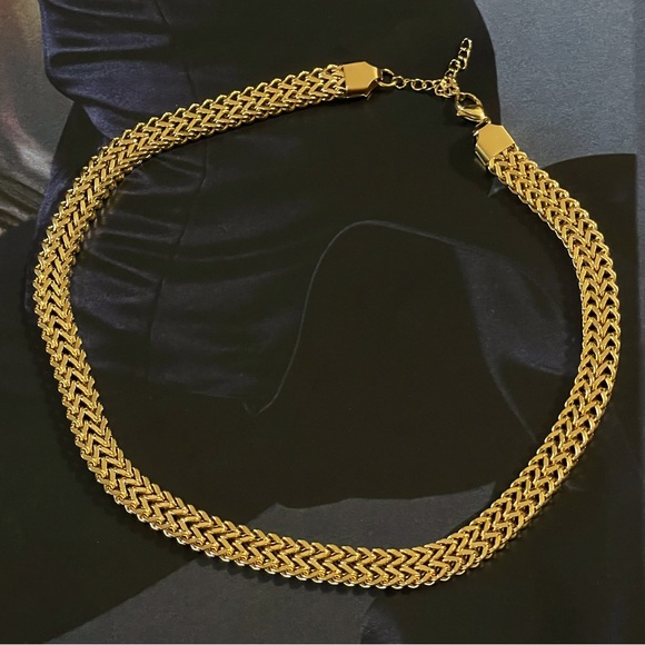 ✨Gorgeous 18K Gold Plated Chain Necklace - Picture 2 of 2